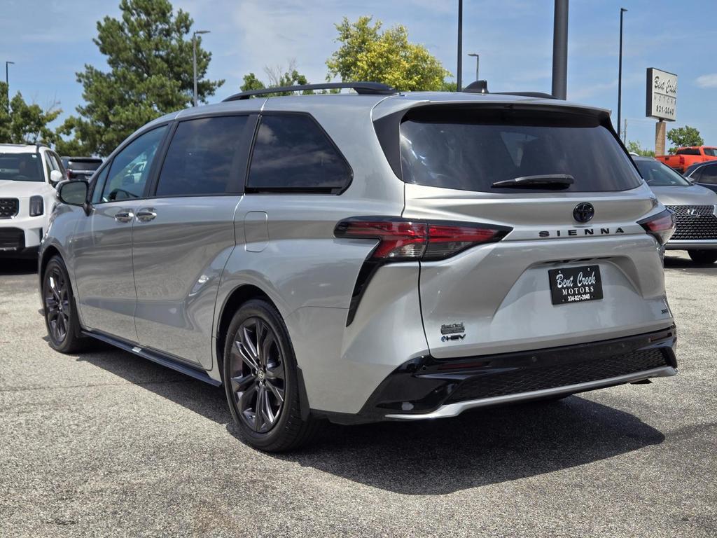 2025 Toyota Sienna XSE - Photo 11