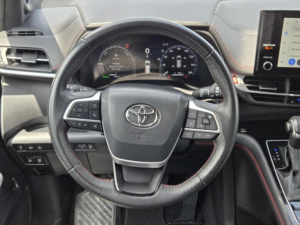 2025 Toyota Sienna XSE - Photo 23