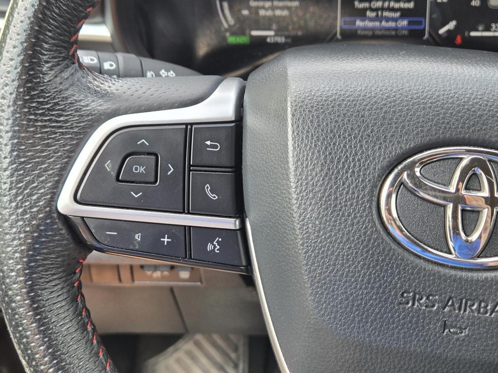 2025 Toyota Sienna XSE - Photo 25