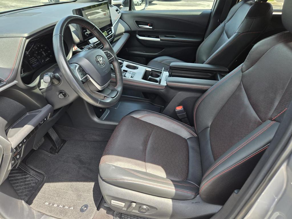 2025 Toyota Sienna XSE - Photo 15