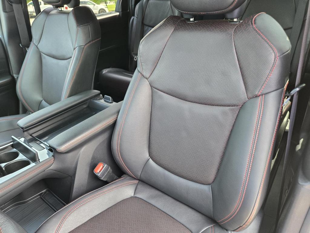 2025 Toyota Sienna XSE - Photo 16