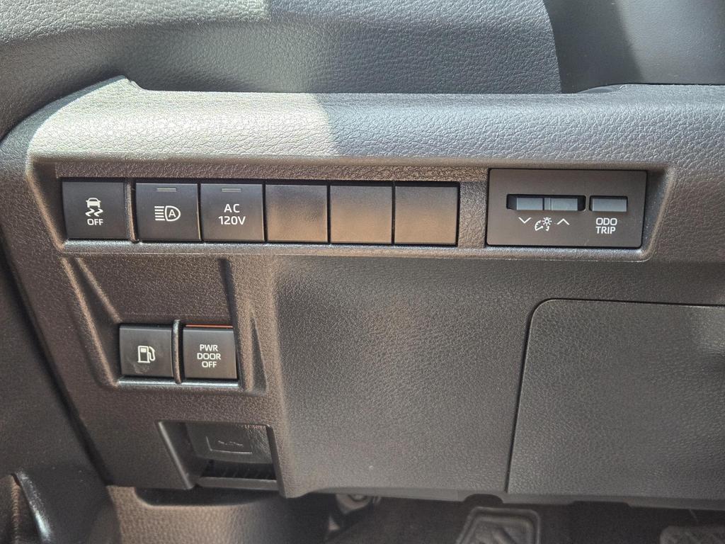 2025 Toyota Sienna XSE - Photo 24