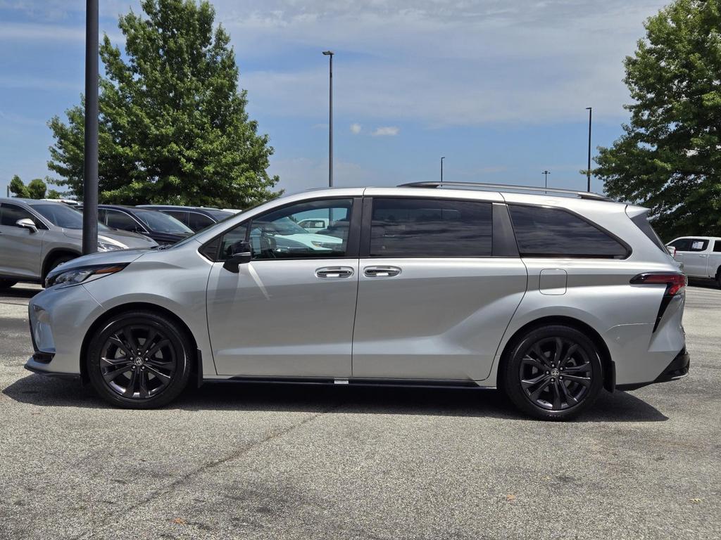 2025 Toyota Sienna XSE - Photo 12
