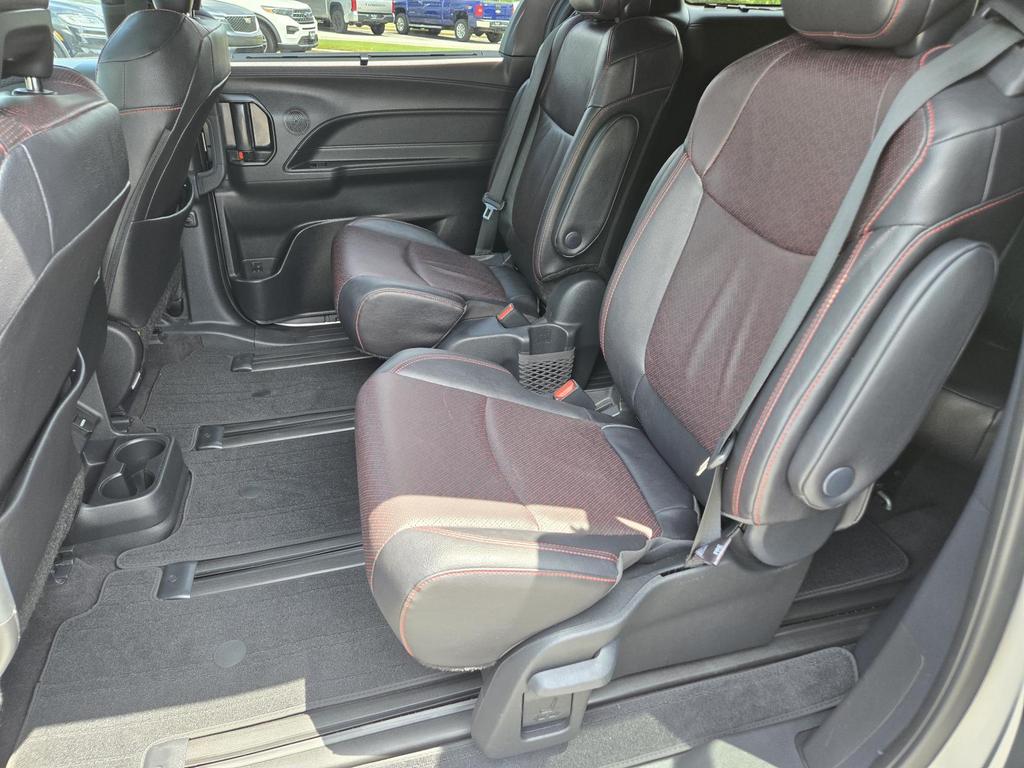 2025 Toyota Sienna XSE - Photo 18