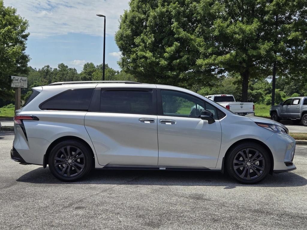 2025 Toyota Sienna XSE - Photo 6