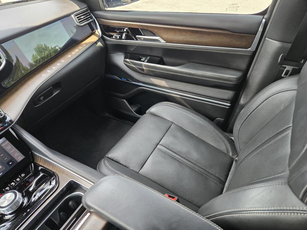 2023 Jeep Grand Wagoneer Series I - Photo 23