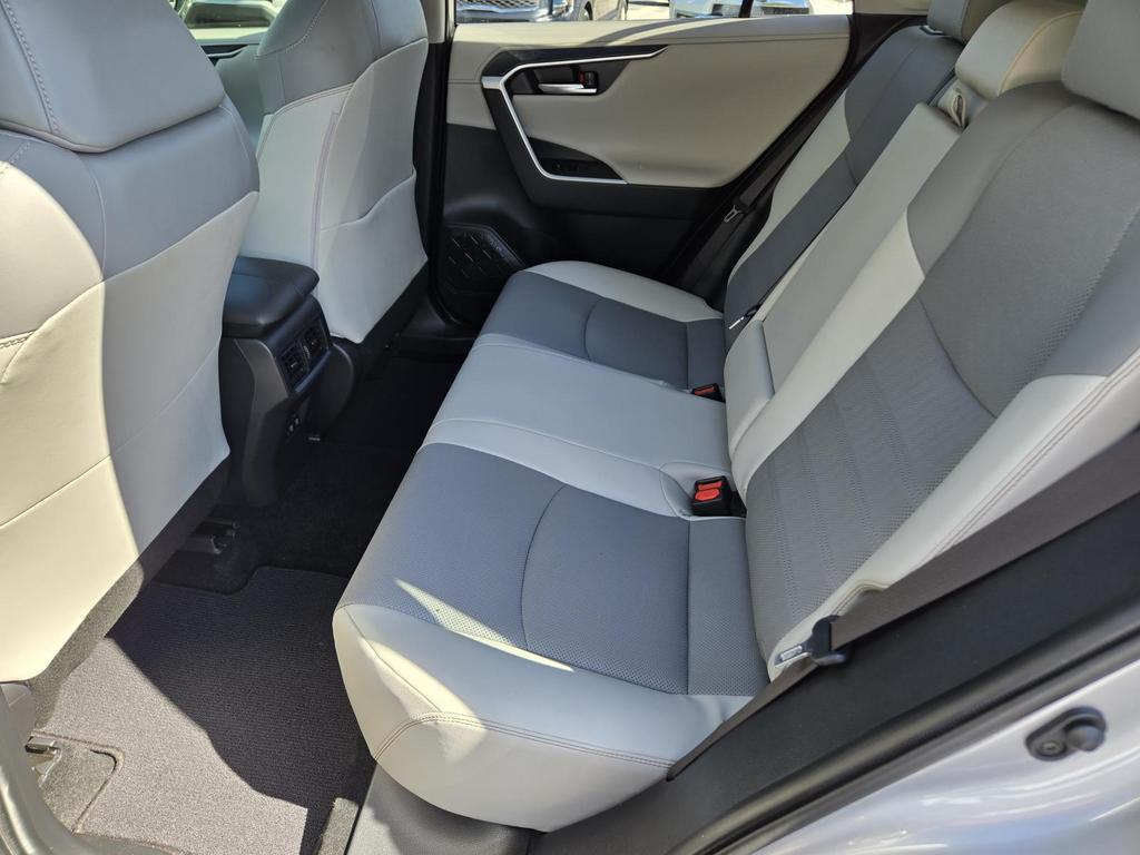 2019 Toyota RAV4 Limited - Photo 18