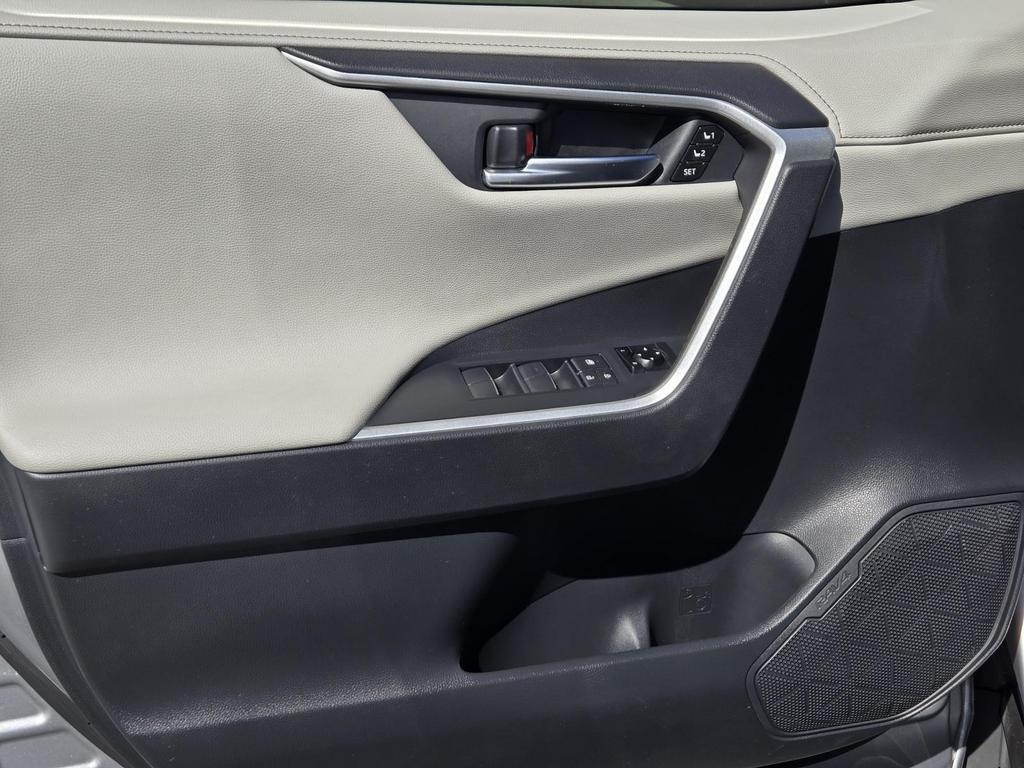 2019 Toyota RAV4 Limited - Photo 13
