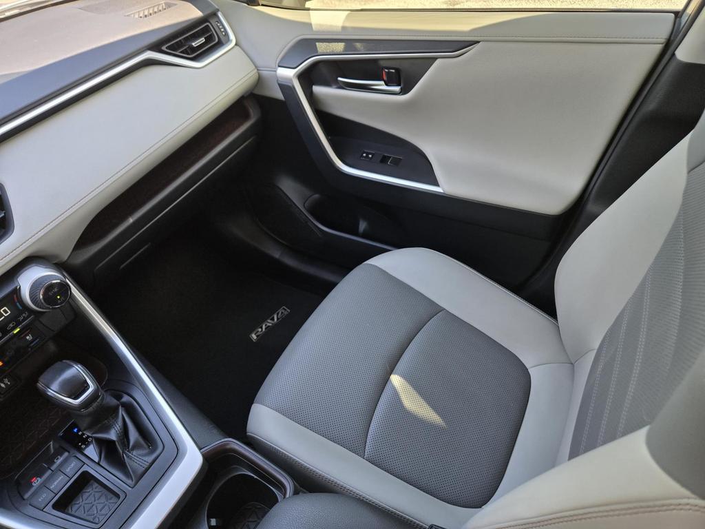 2019 Toyota RAV4 Limited - Photo 20