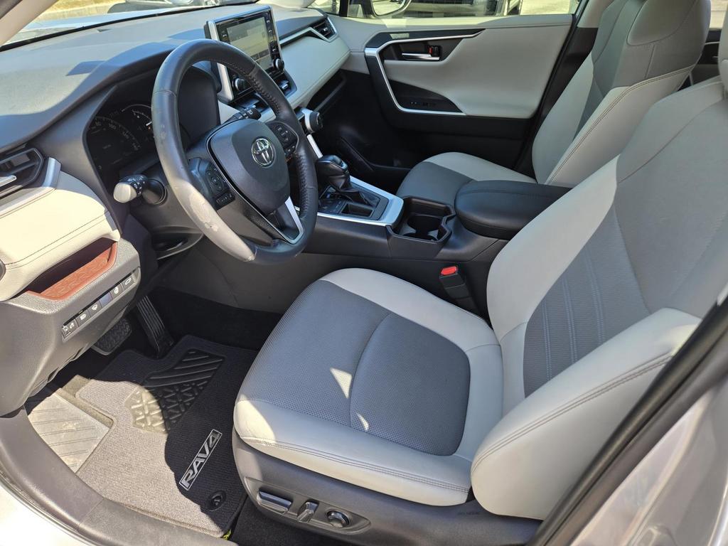 2019 Toyota RAV4 Limited - Photo 15